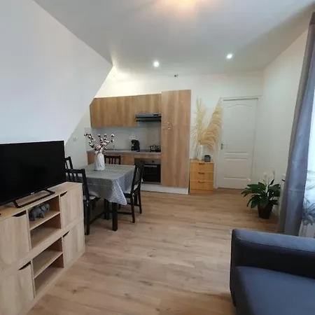 Jungle Apartment *